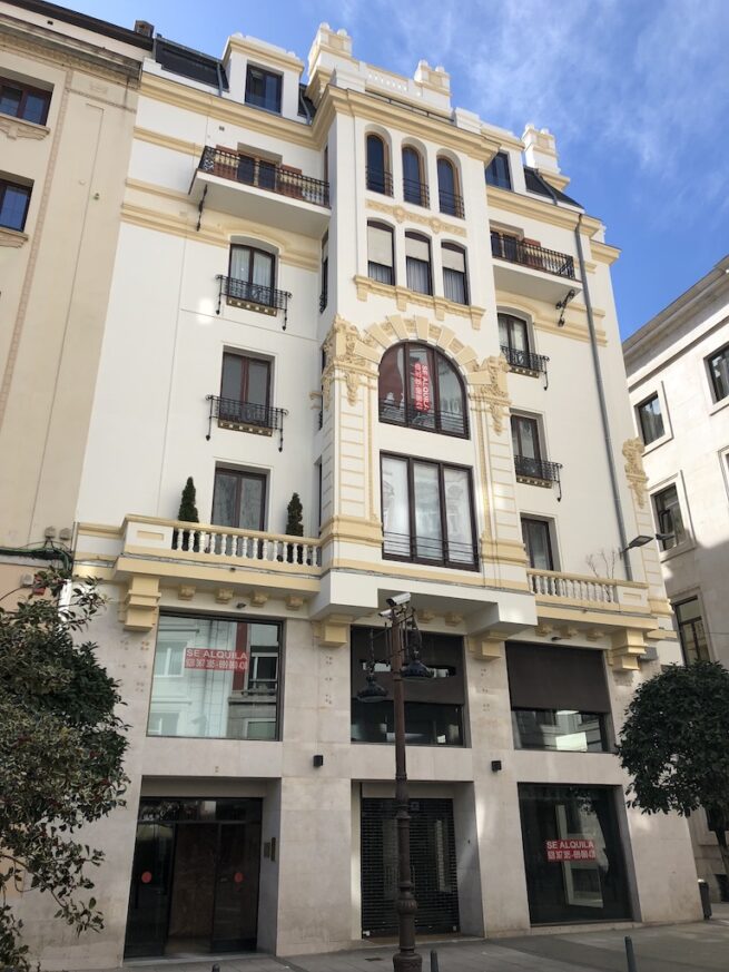 Fachada del edificio de la vivienda en Santander, MARQ Margüelles Arquitectura