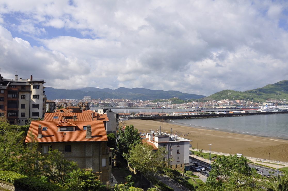 Reforma integral de vivienda en Getxo con vistas al mar – MARQ Margüelles Arquitectura