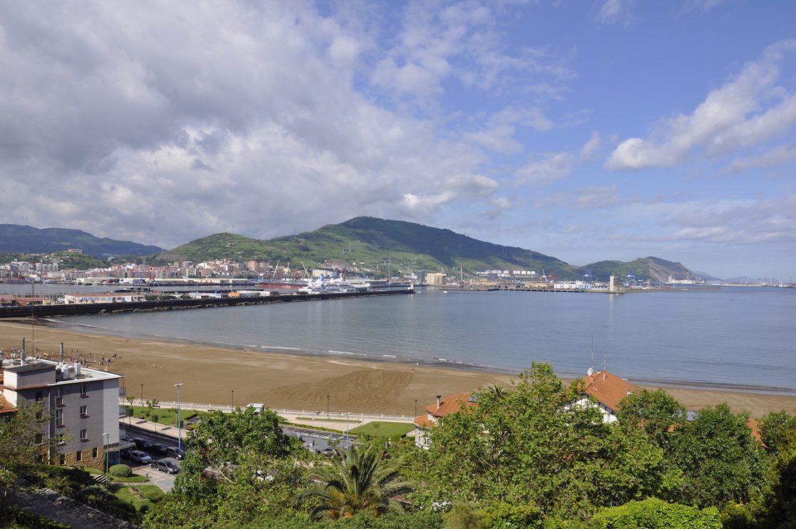 Reforma integral de vivienda en Getxo con vistas al mar – MARQ Margüelles Arquitectura